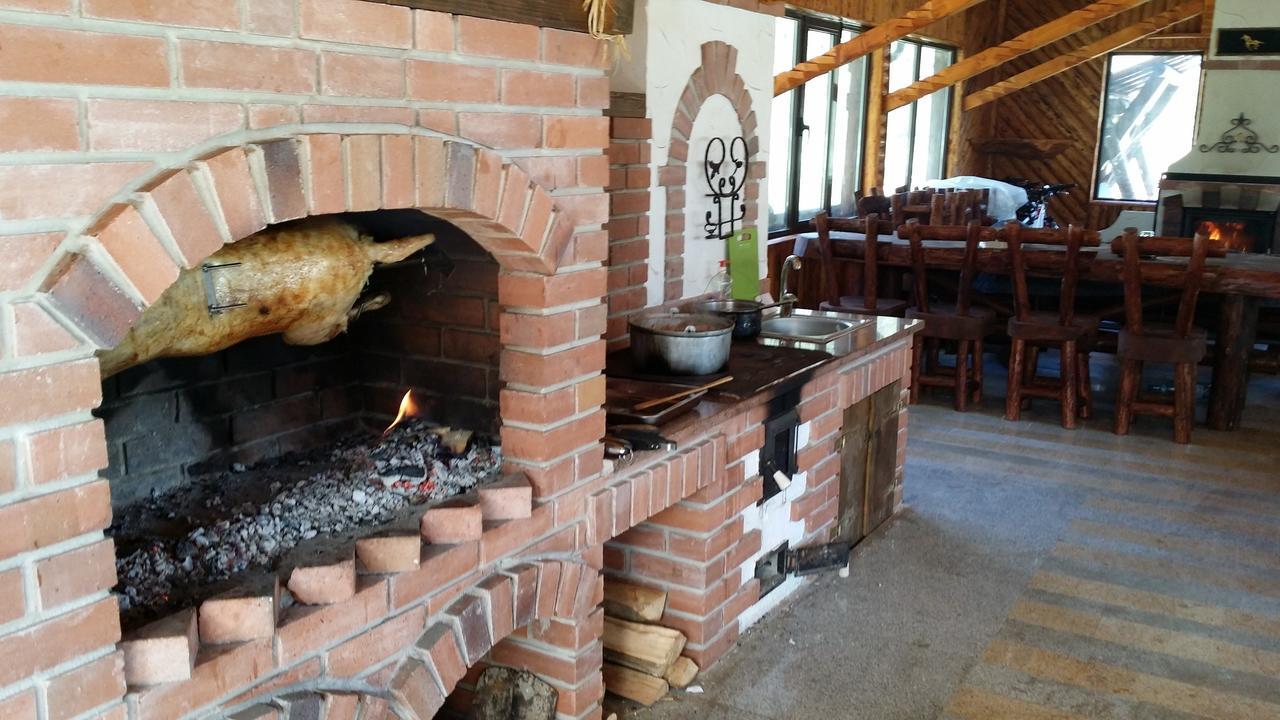 Cabana Barlogul Lupilor Vila Berevoesti Exterior foto